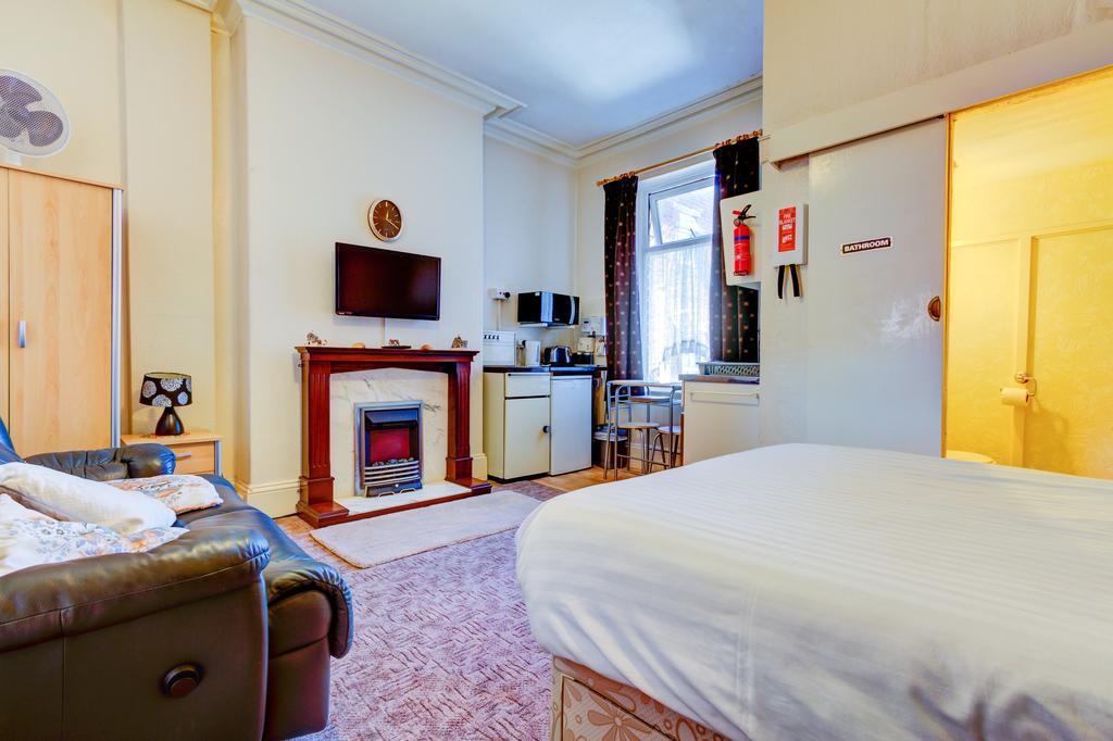 Waverley House Apartments Blackpool Bagian luar foto